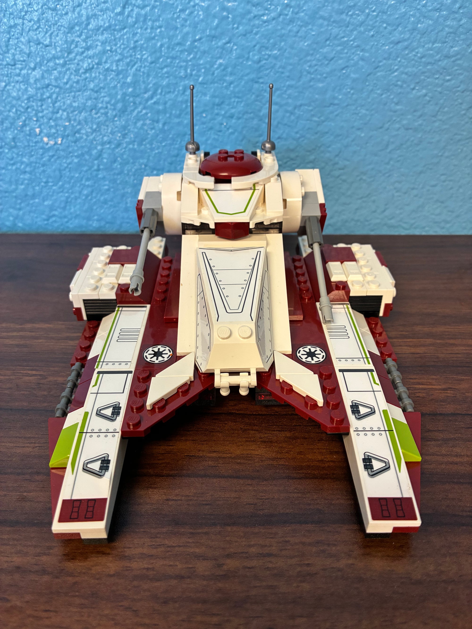 75342 Star Wars Republic Fighter Tank *MISSING 1 TROOPER* - Used