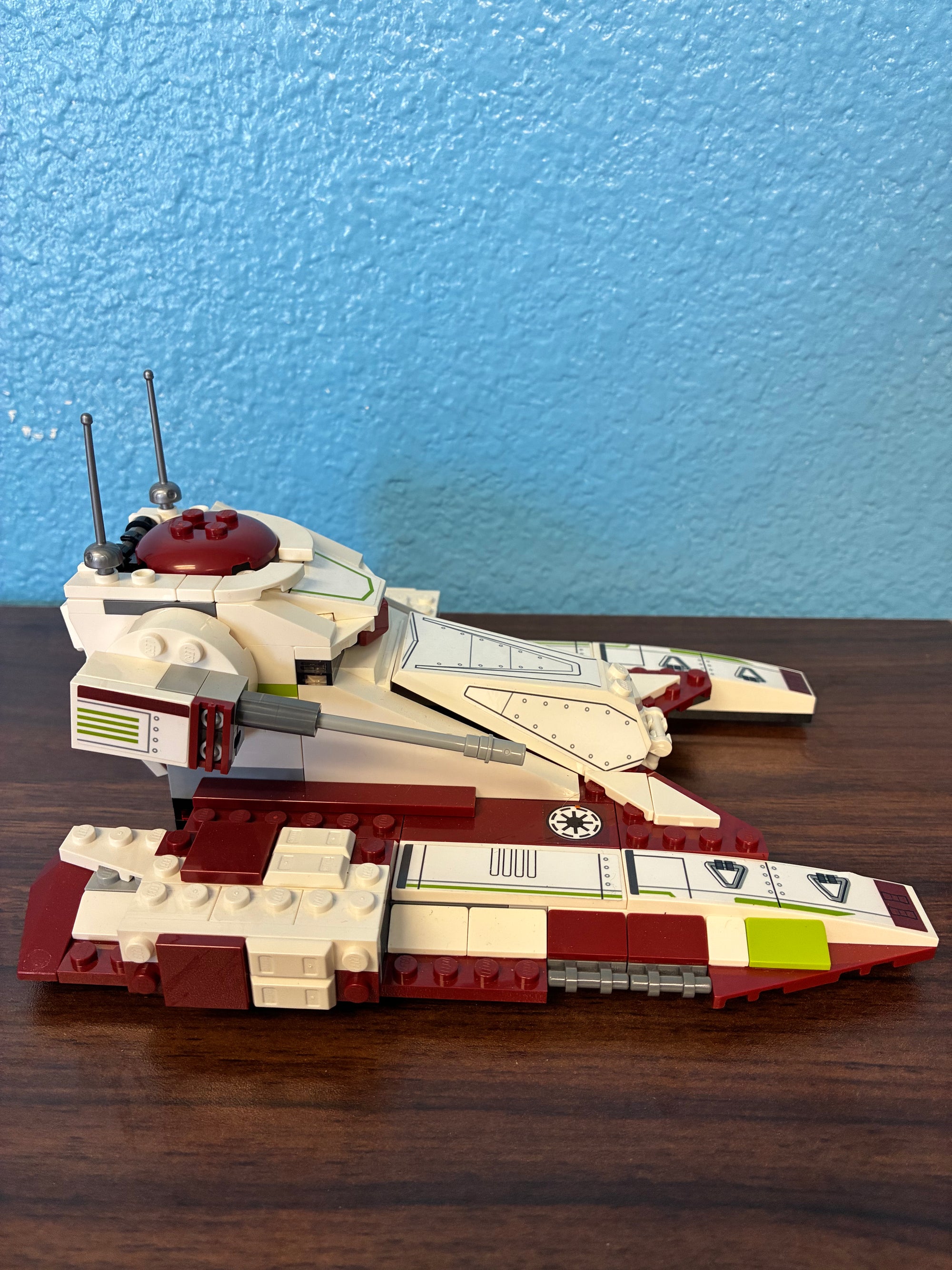 75342 Star Wars Republic Fighter Tank *MISSING 1 TROOPER* - Used