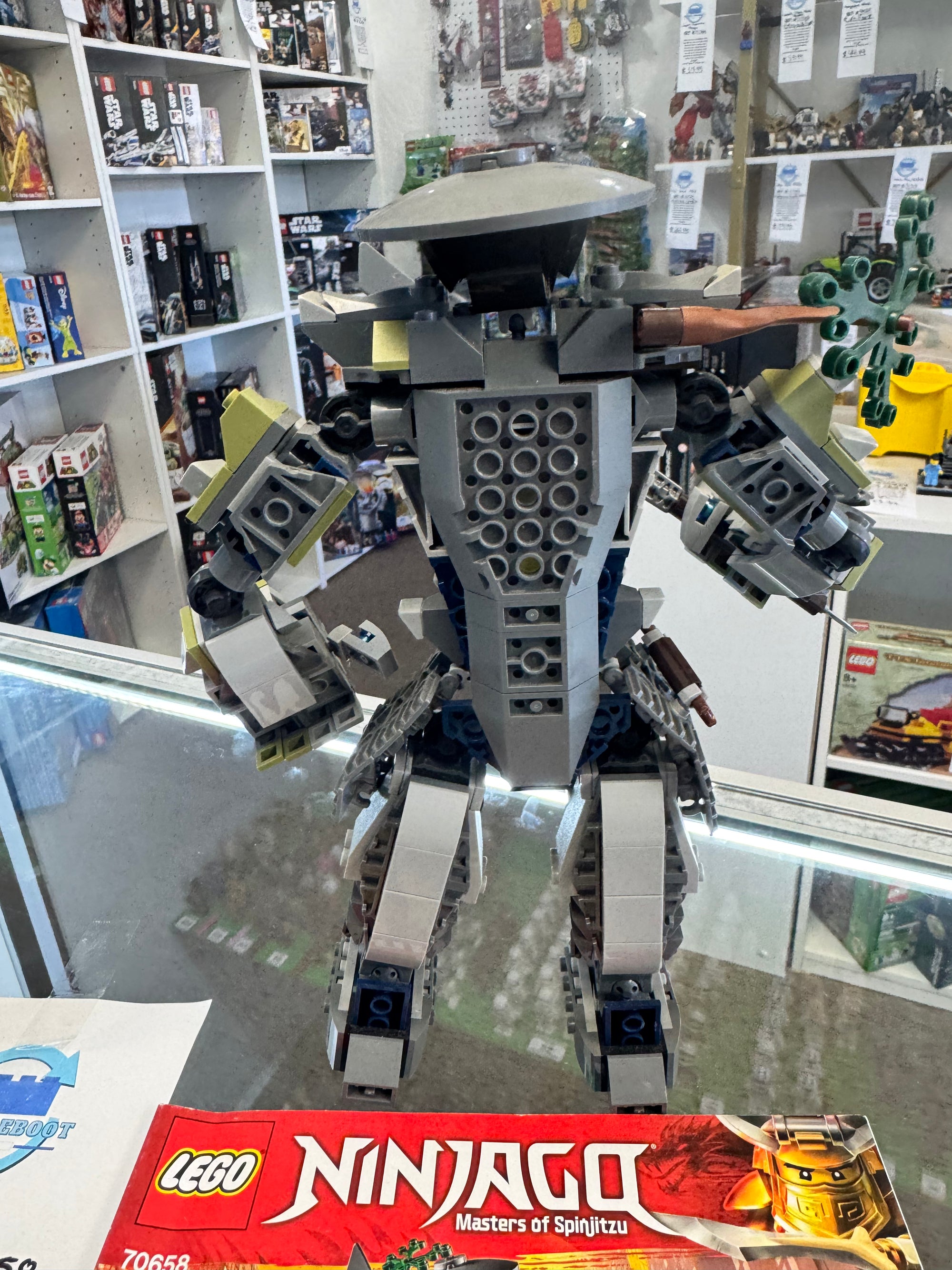 70658 Oni Titan *MISSING 2 FIGS* - Used