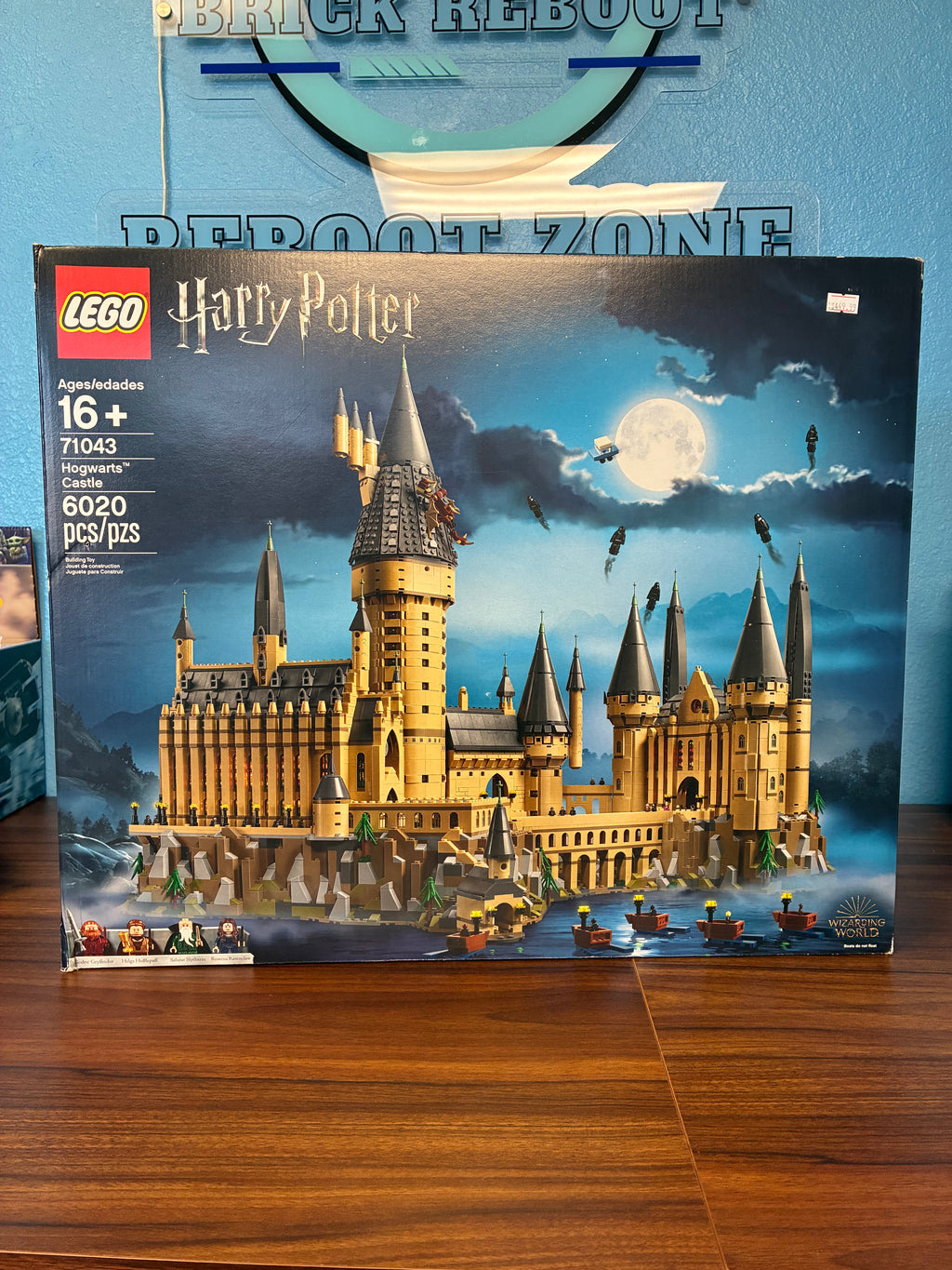 71043 Harry Potter Hogwarts Castle - Brand New *loose seal on  one side*