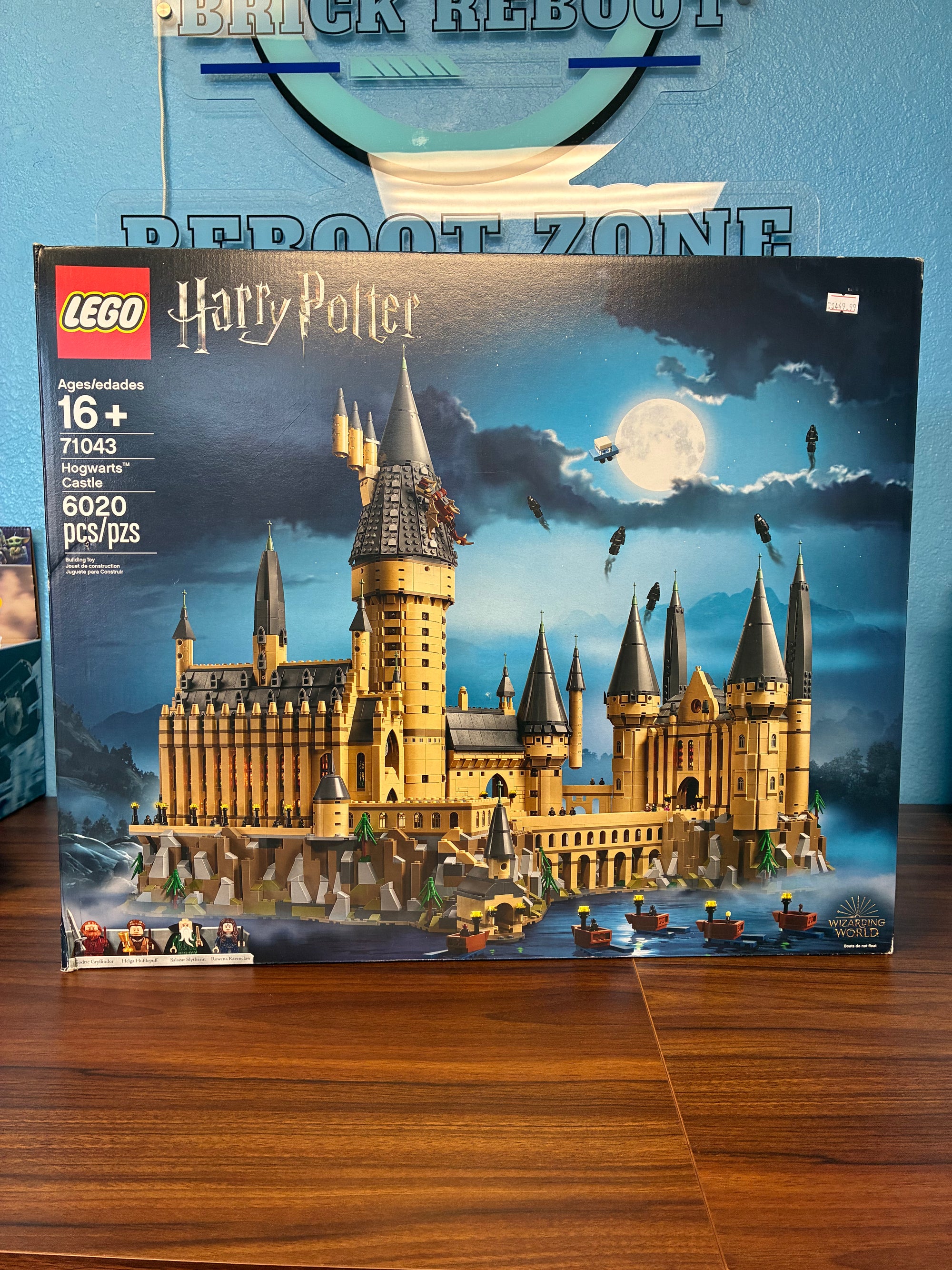 71043 Harry Potter Hogwarts Castle - Brand New *loose seal on  one side*