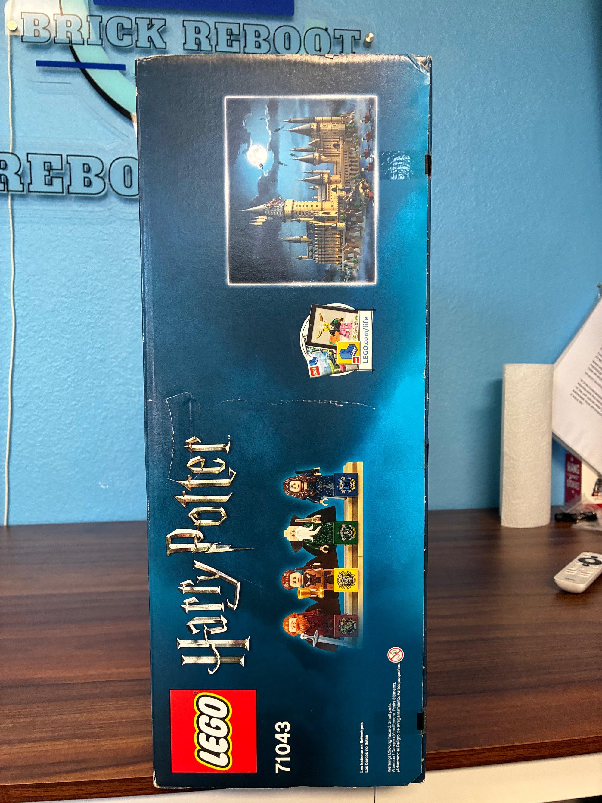 71043 Harry Potter Hogwarts Castle - Brand New *loose seal on  one side*