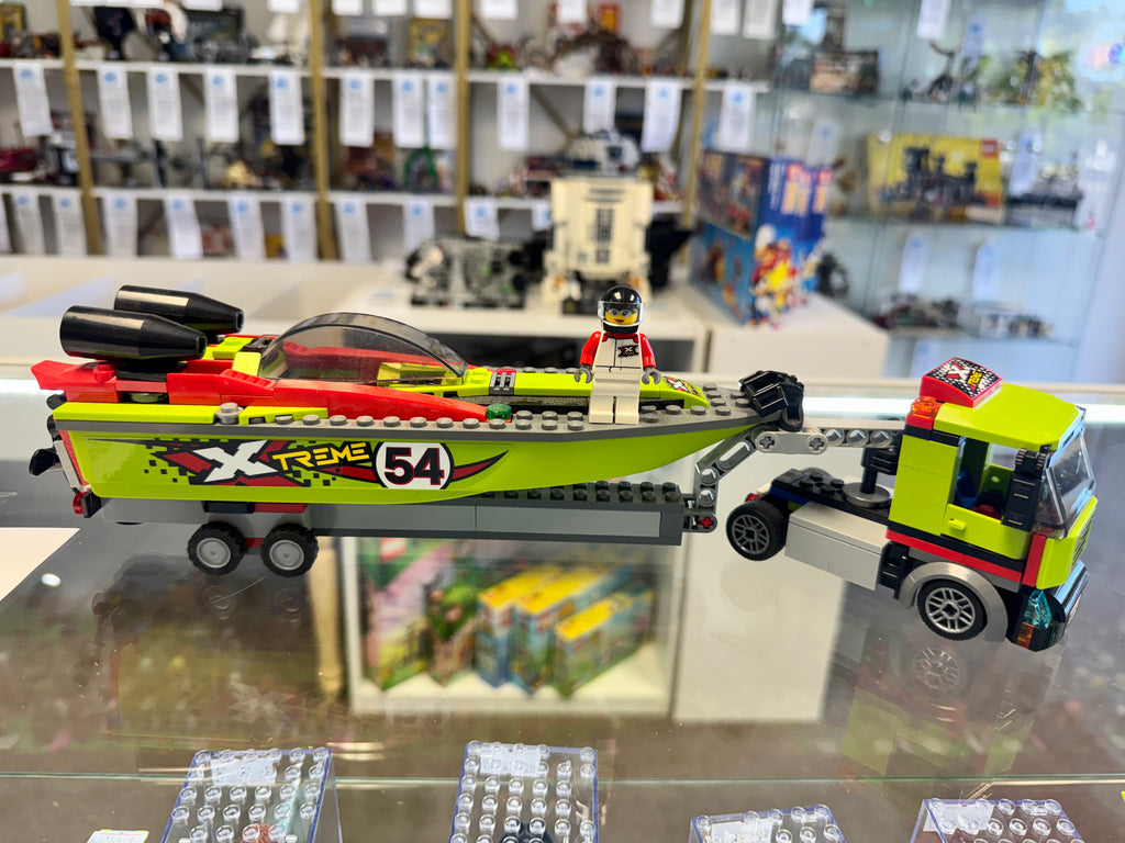60254 Race Boat Transporter - *MISSING 1 FIG* - Used