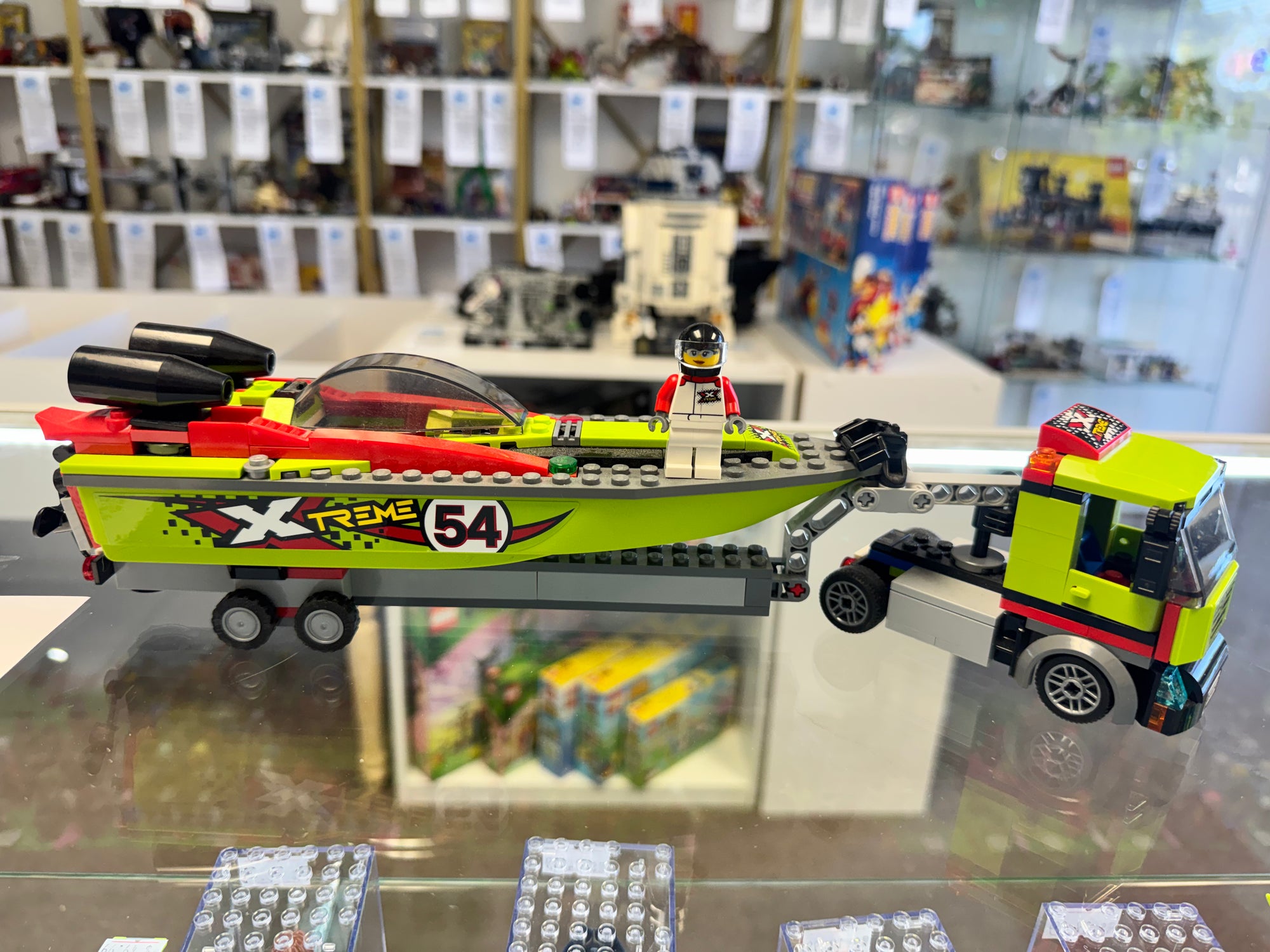 60254 Race Boat Transporter - *MISSING 1 FIG* - Used