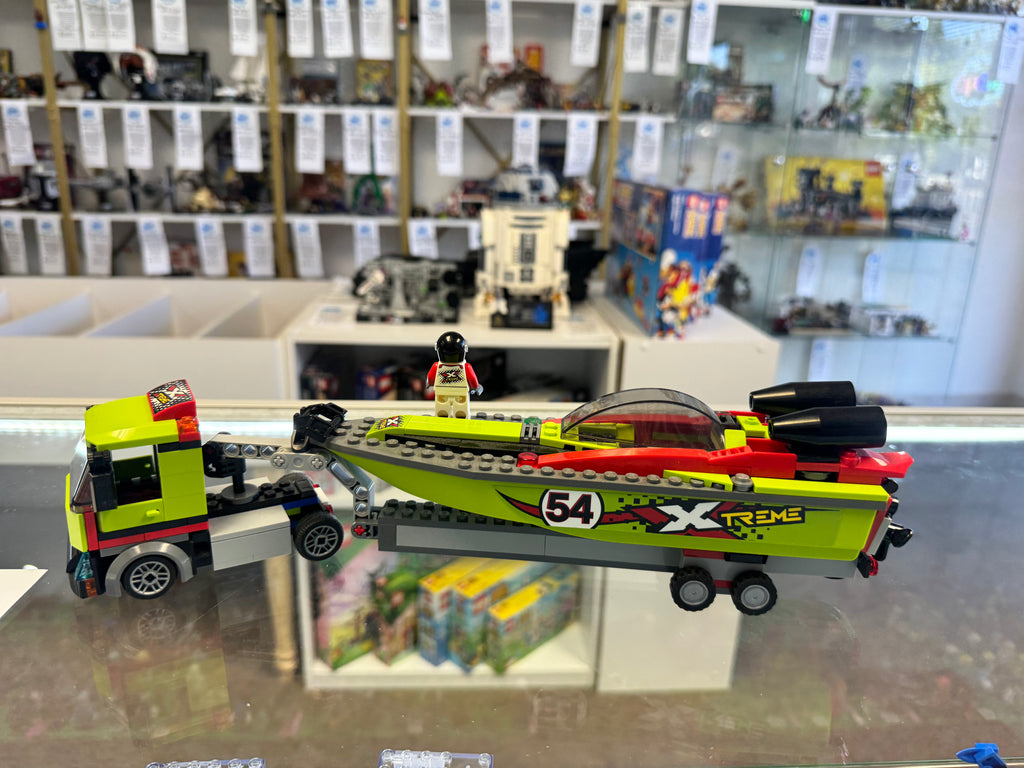 60254 Race Boat Transporter - *MISSING 1 FIG* - Used