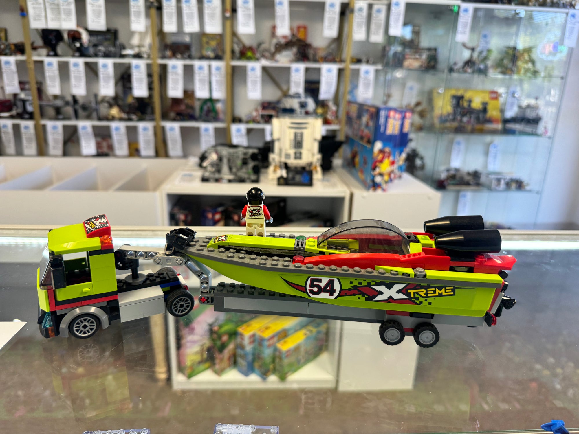 60254 Race Boat Transporter - *MISSING 1 FIG* - Used
