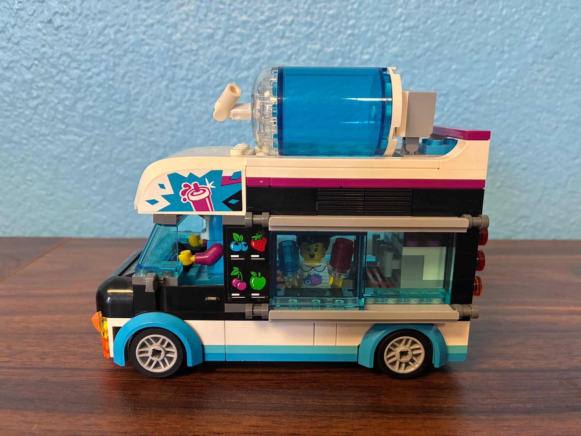 60384 City Penguin Slushy Van - Used