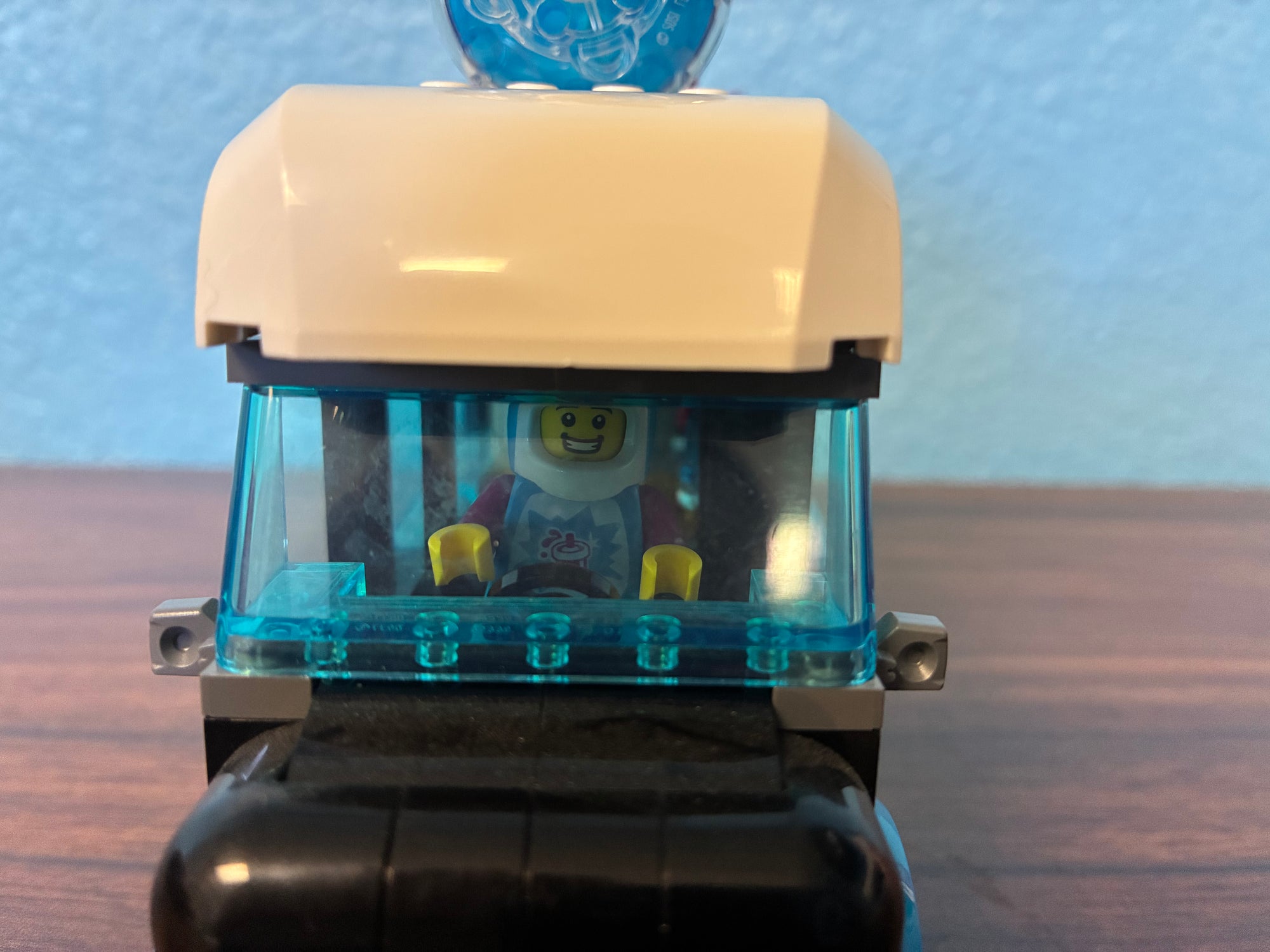 60384 City Penguin Slushy Van - Used