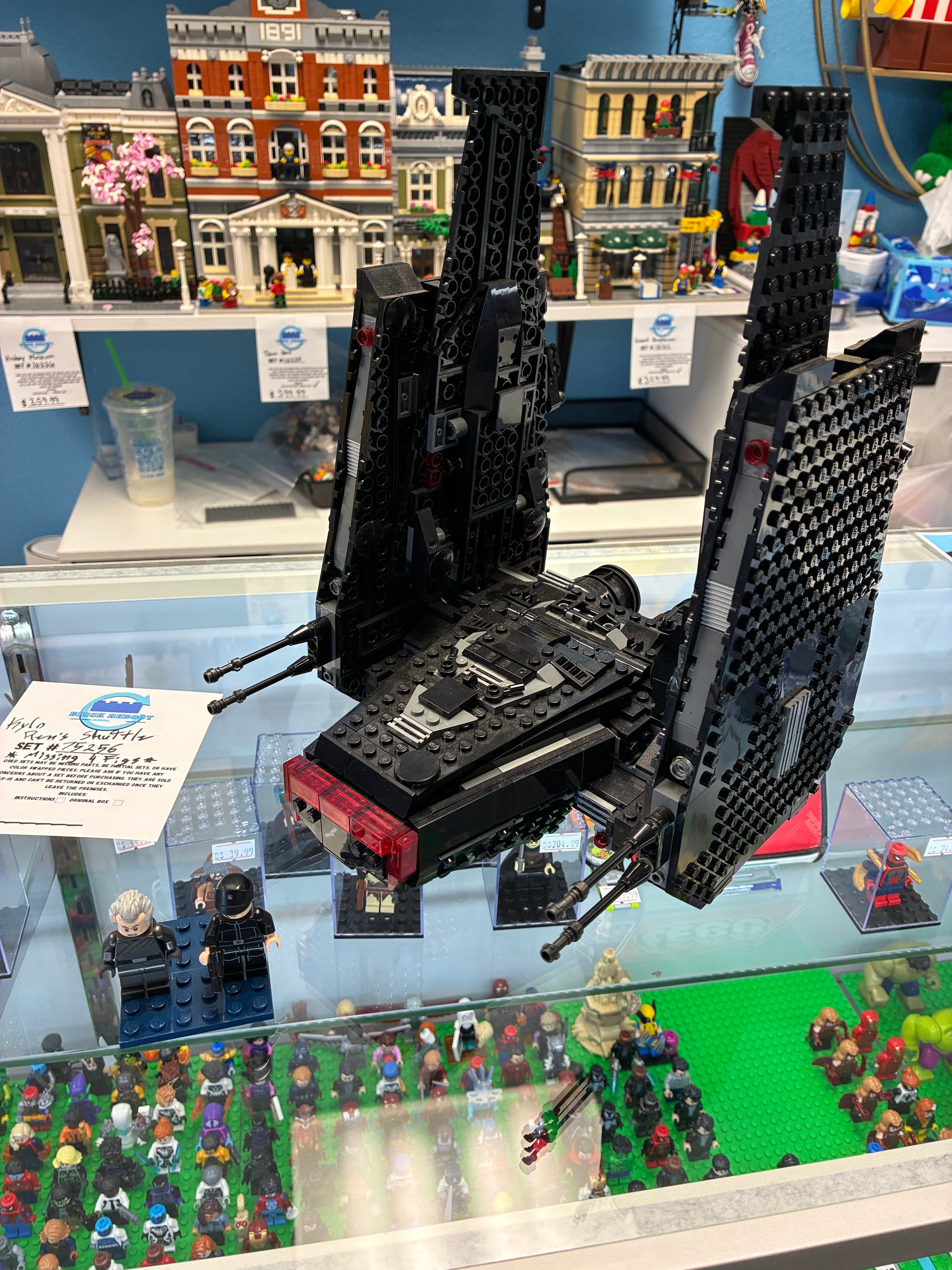 75256 Star Wars: Kylo Ren’s Shuttle - Used *MISSING 4 FIGS*