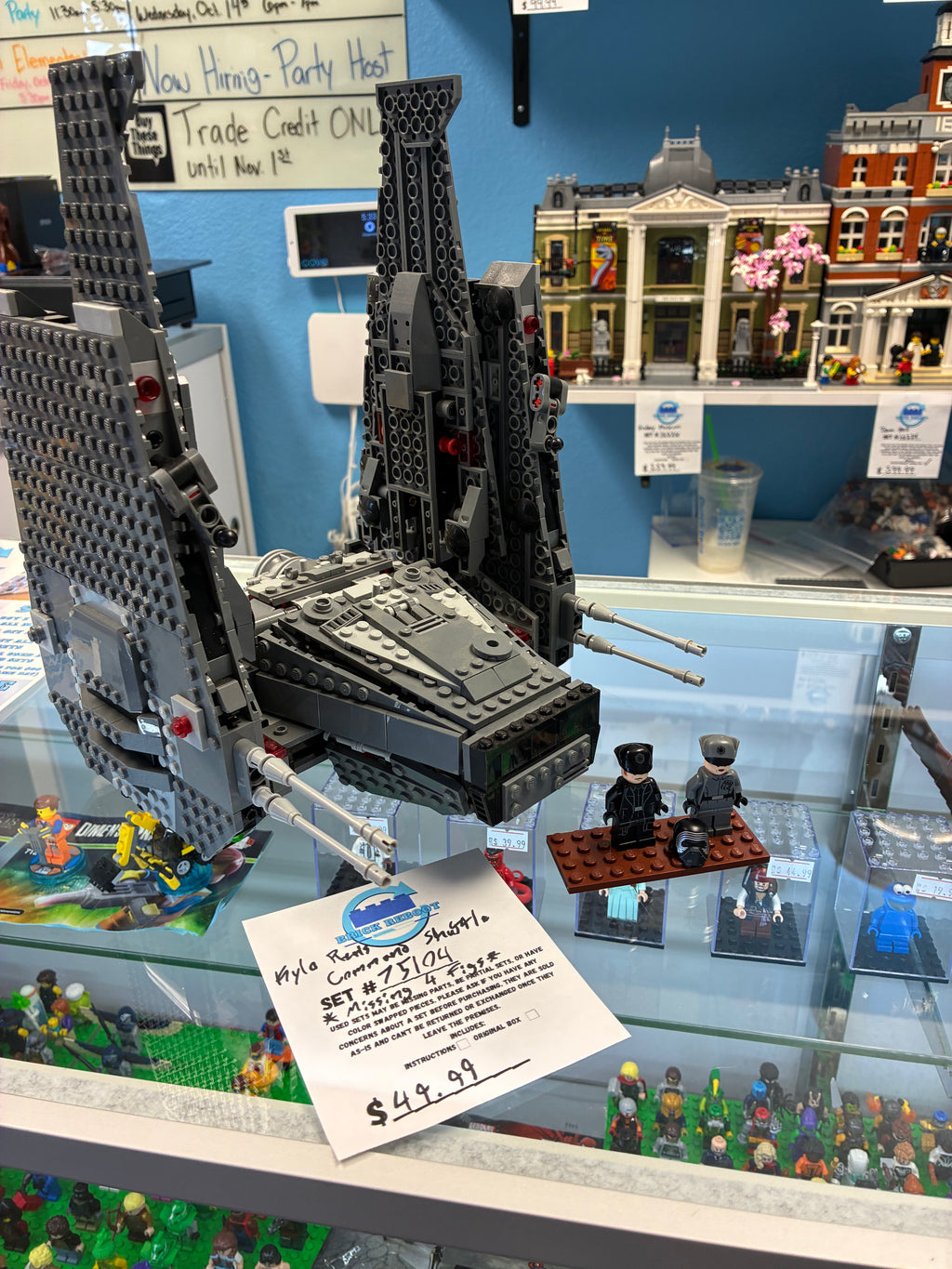 75104 Star Wars: Kylo Ren’s Command Shuttle - Used * MISSING 4 FIGS*