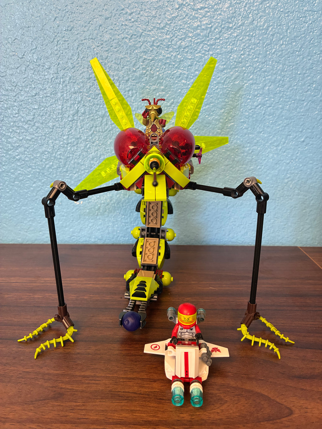 70702 Warp Stinger *MISSING 1 FIG* - Used