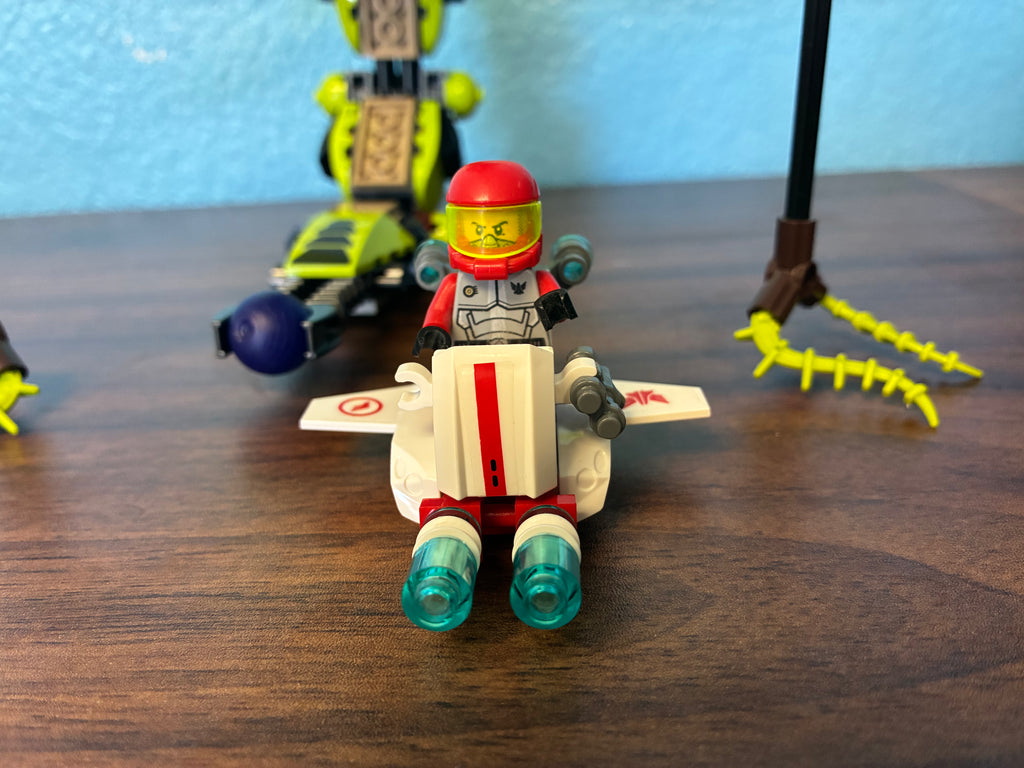 70702 Warp Stinger *MISSING 1 FIG* - Used