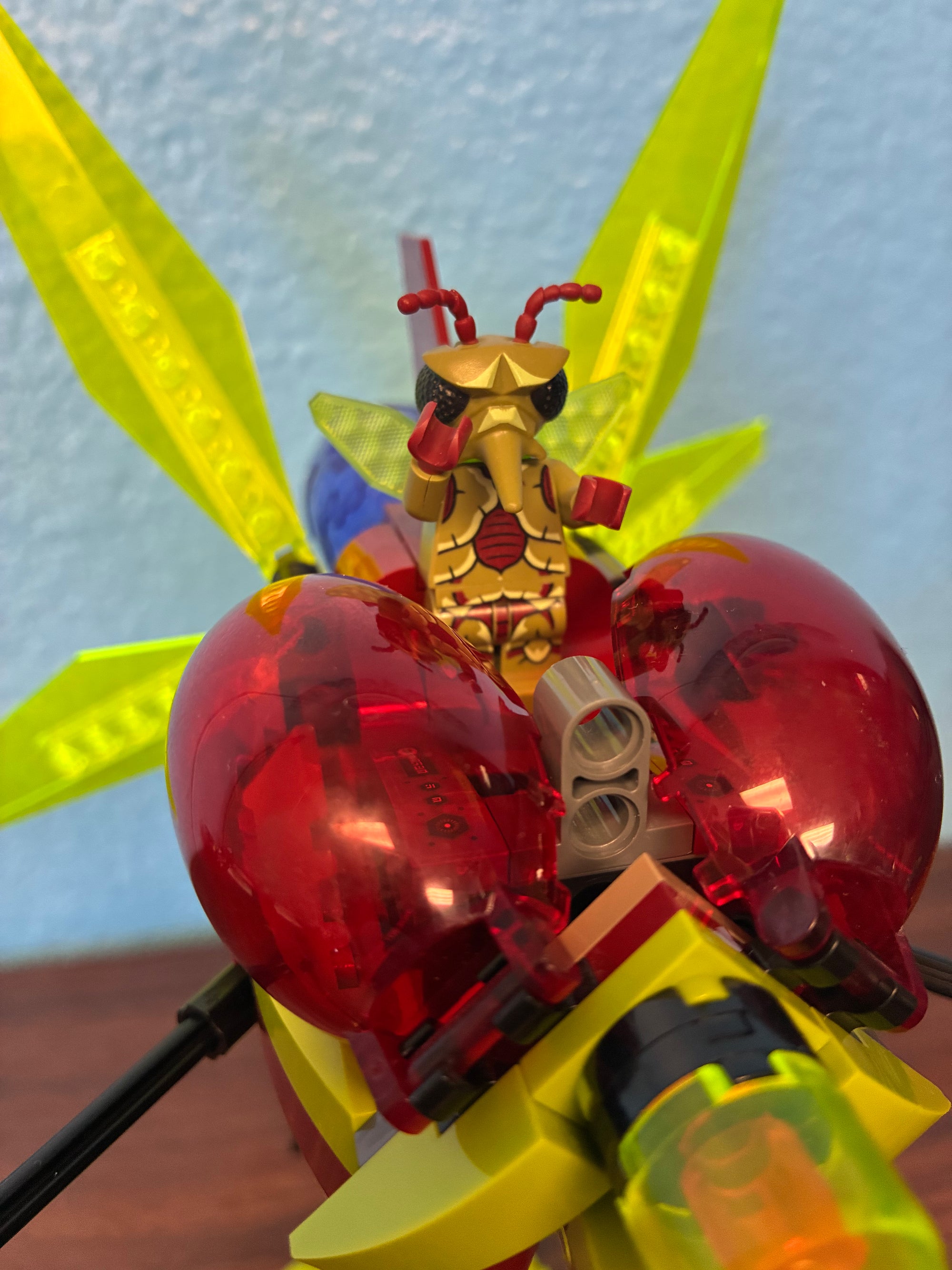 70702 Warp Stinger *MISSING 1 FIG* - Used