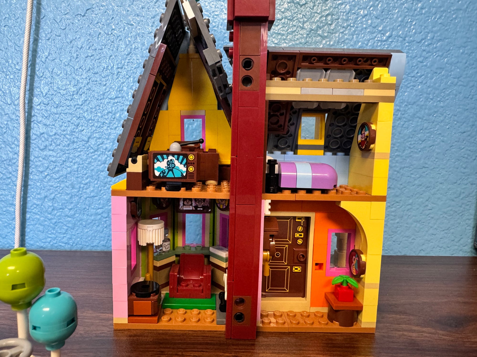 43217 Disney Up House - Used