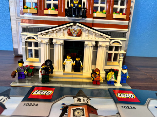 10224 Creator Modular Town Hall - Used