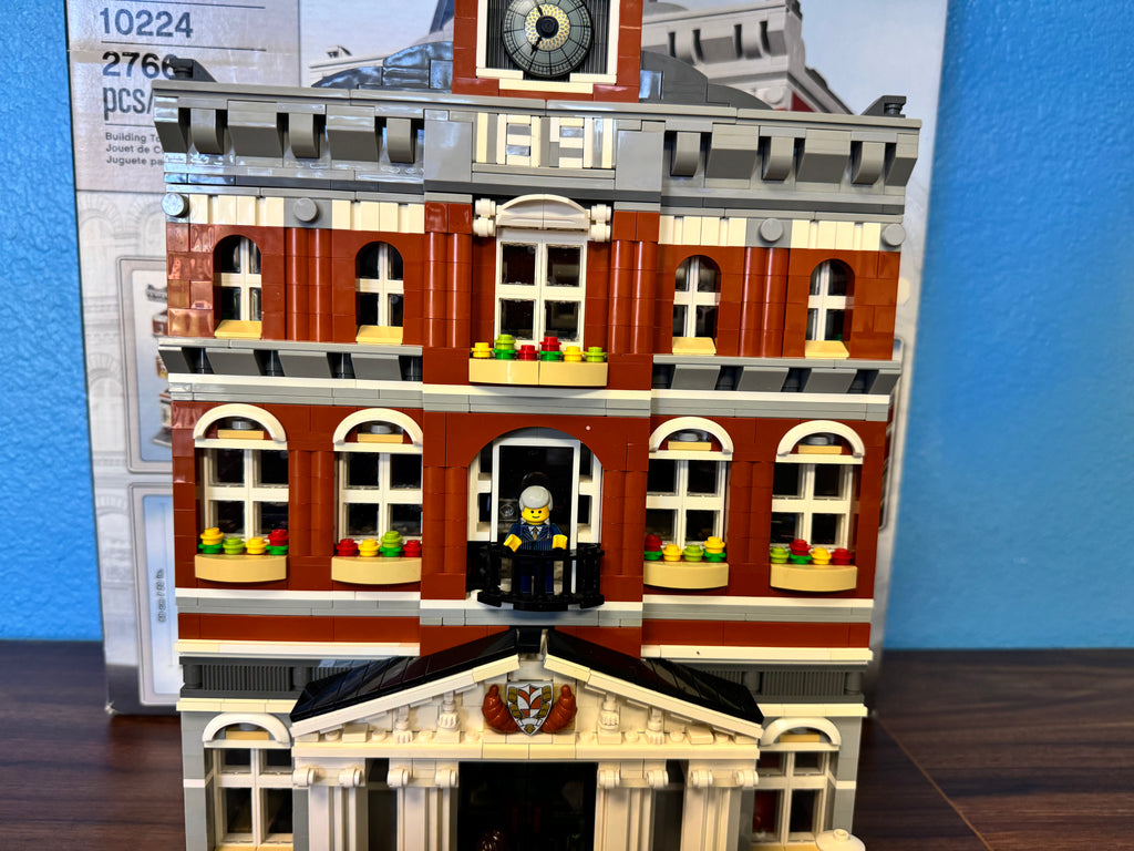 10224 Creator Modular Town Hall - Used