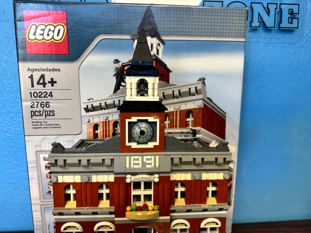 10224 Creator Modular Town Hall - Used