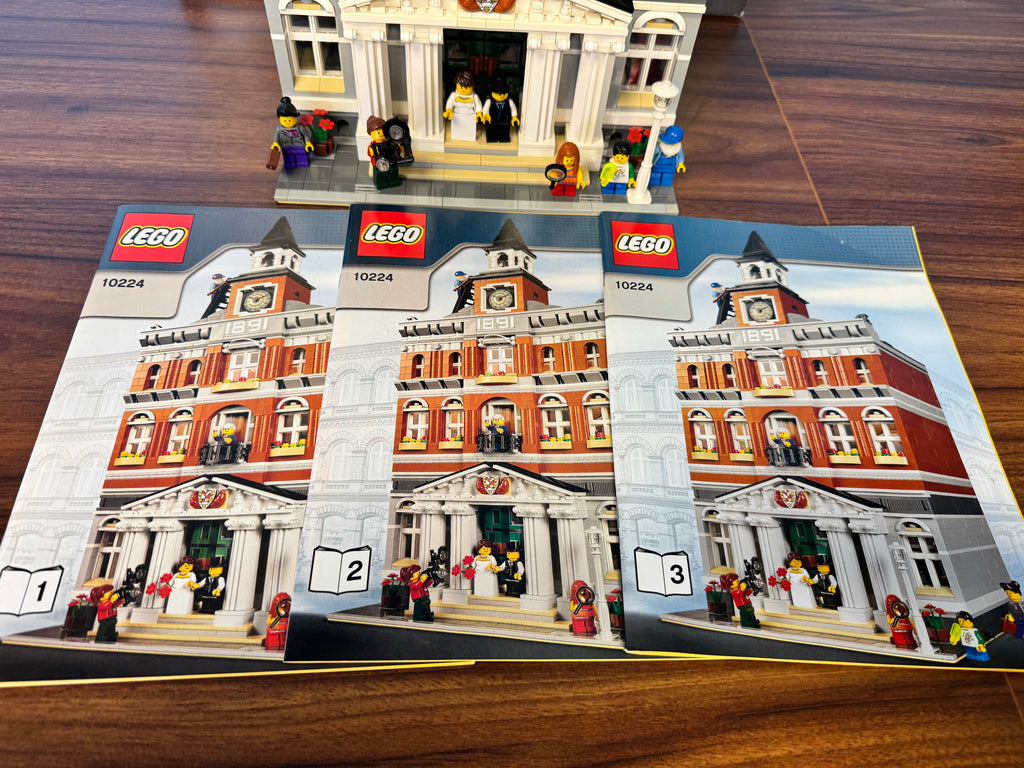 10224 Creator Modular Town Hall - Used