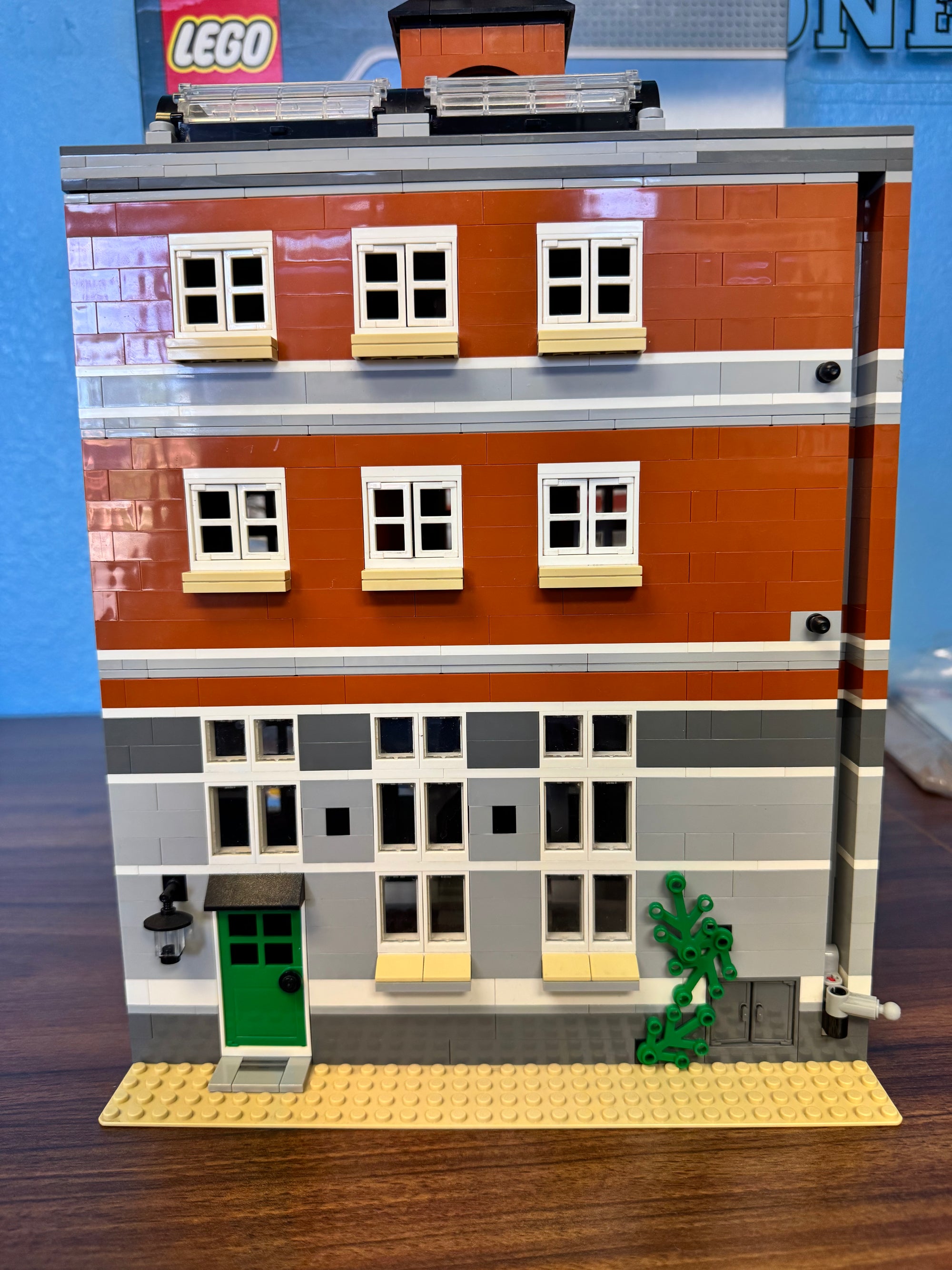 10224 Creator Modular Town Hall - Used