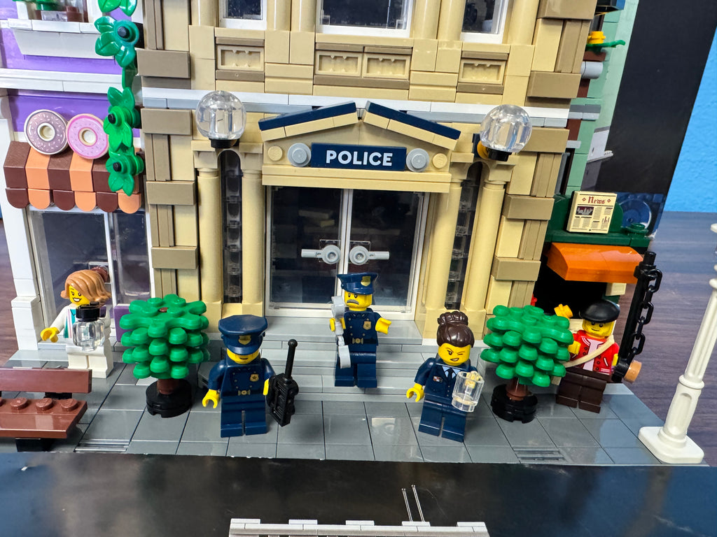 10278 Modular Police Station - Used