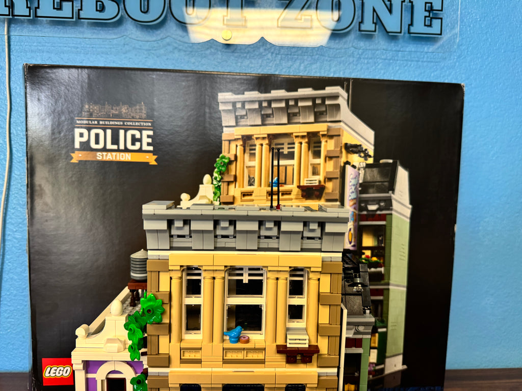 10278 Modular Police Station - Used