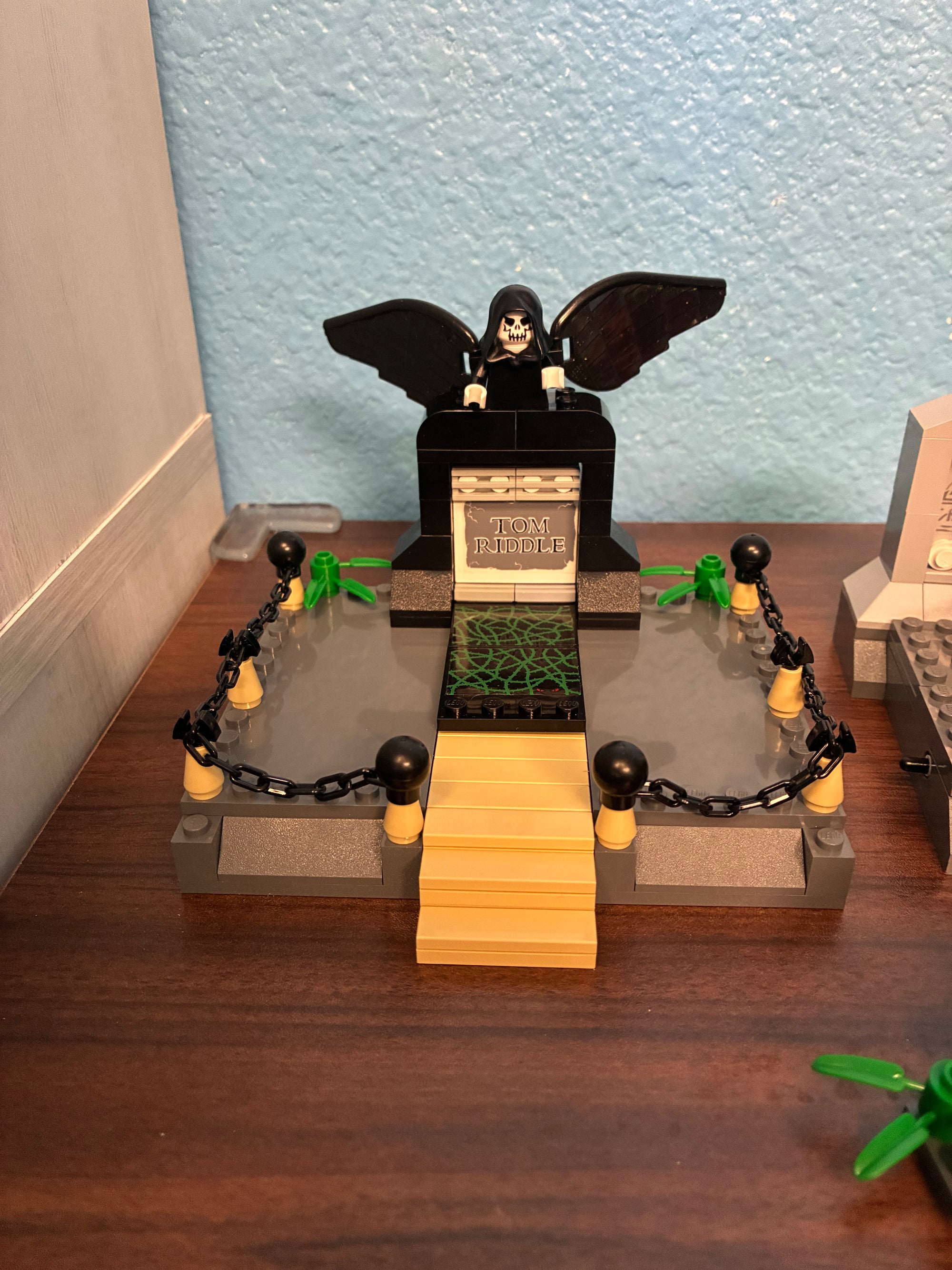 4766 Harry Potter Grave Yard Duel - Used * Missing 1 Fig*