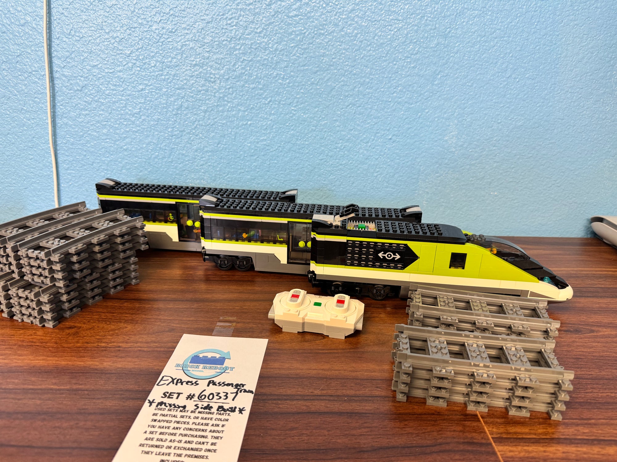 60337 Express Passenger Train *MISSING SIDE BUILD* - Used