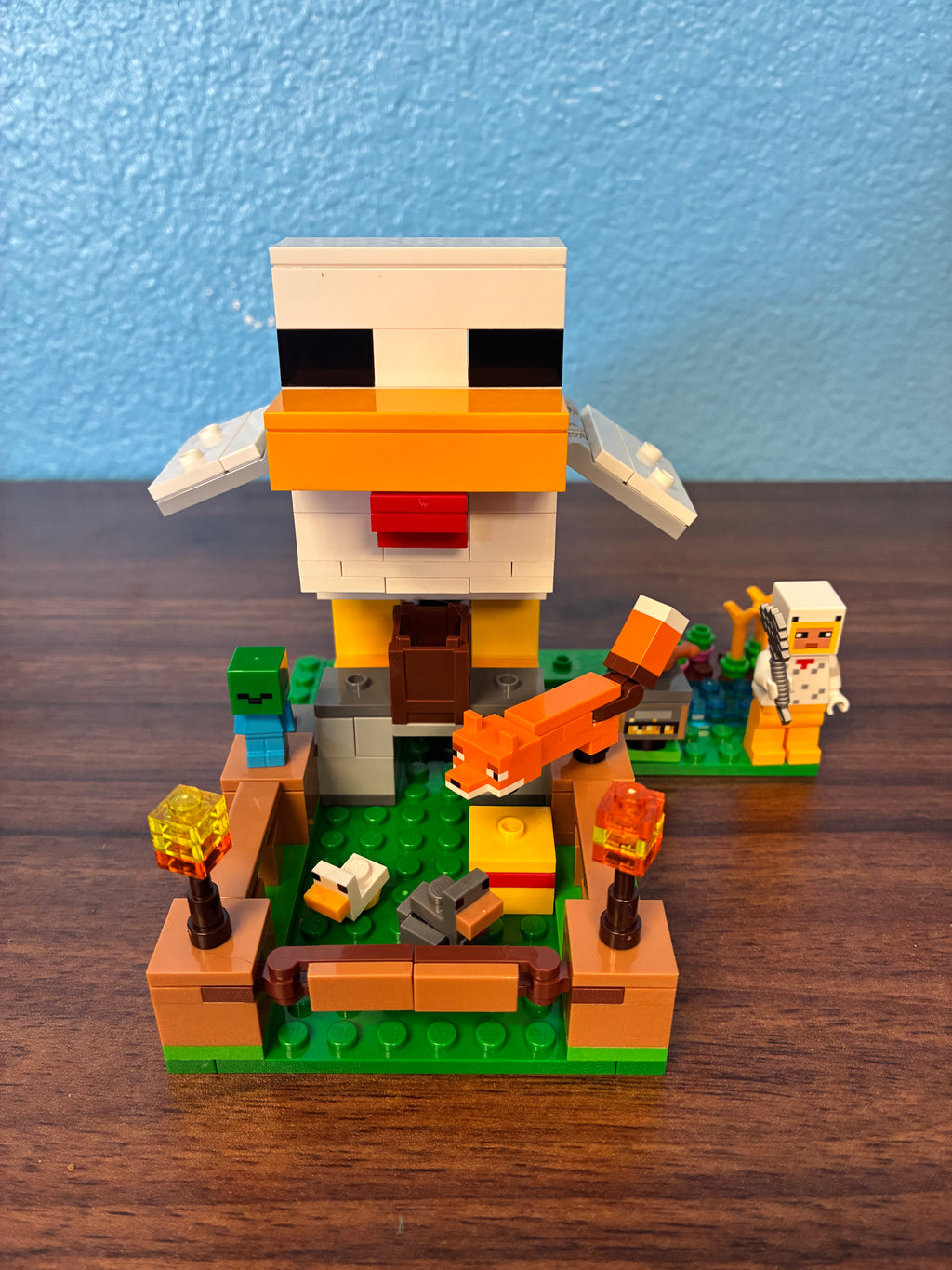 21585 Minecraft Chicken Farm - Used