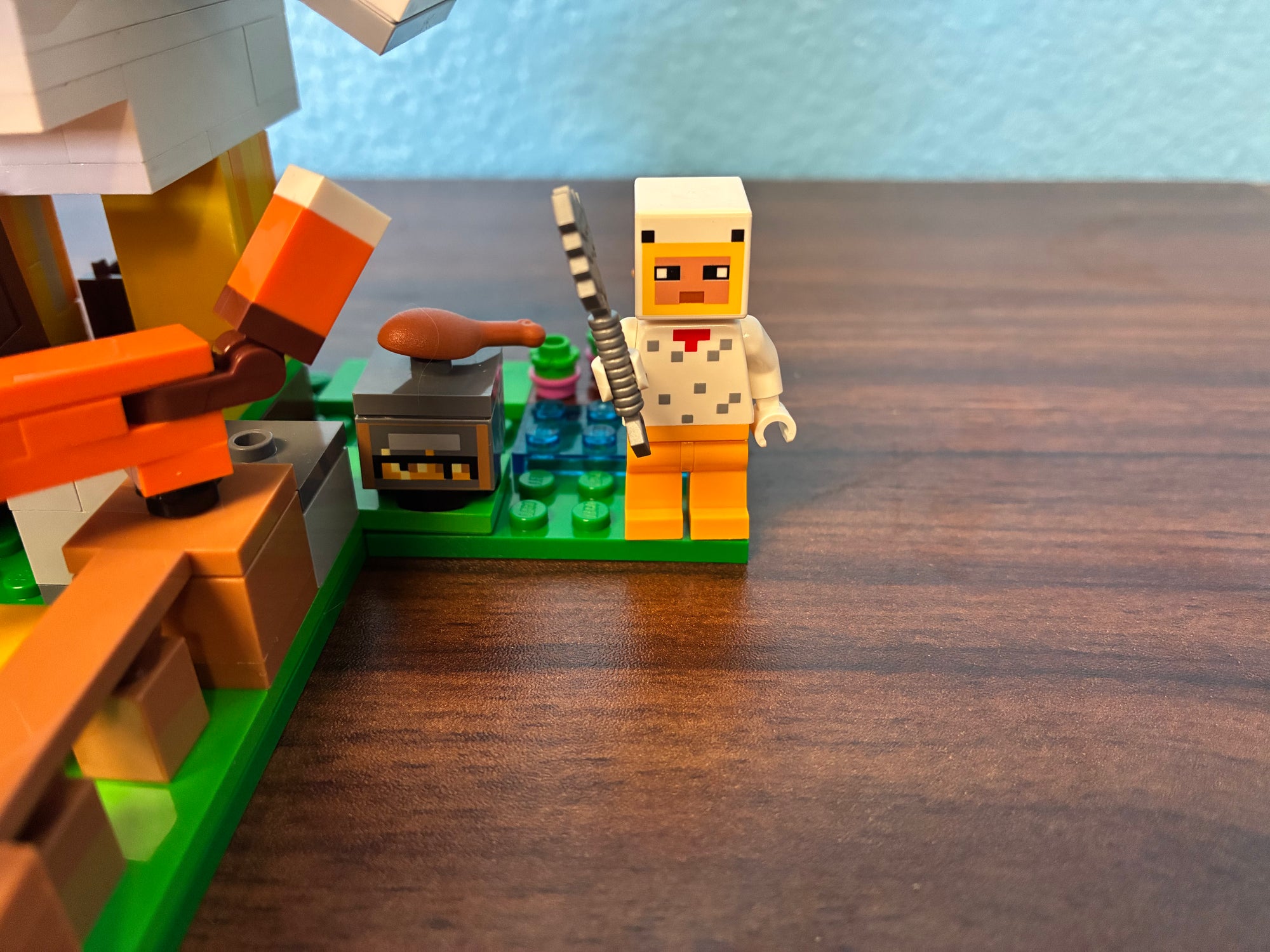 21585 Minecraft Chicken Farm - Used
