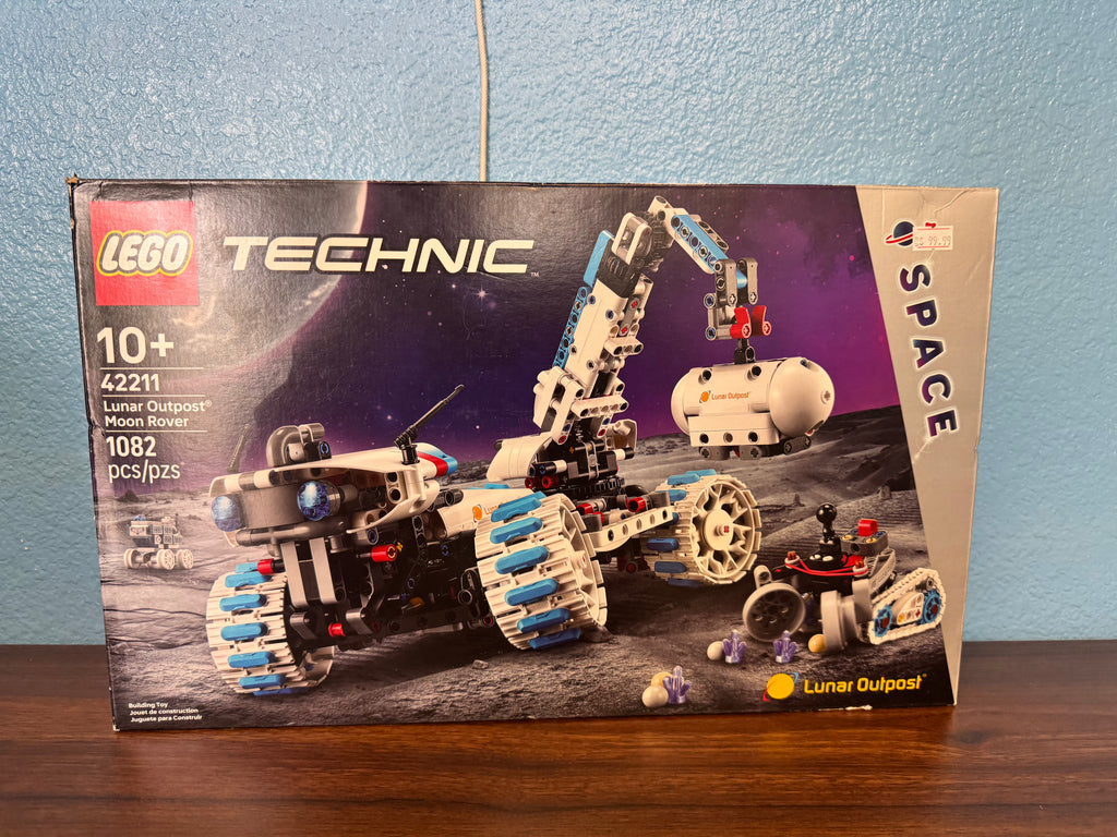 42211 Lunar Outpost Moon Rover - Sealed