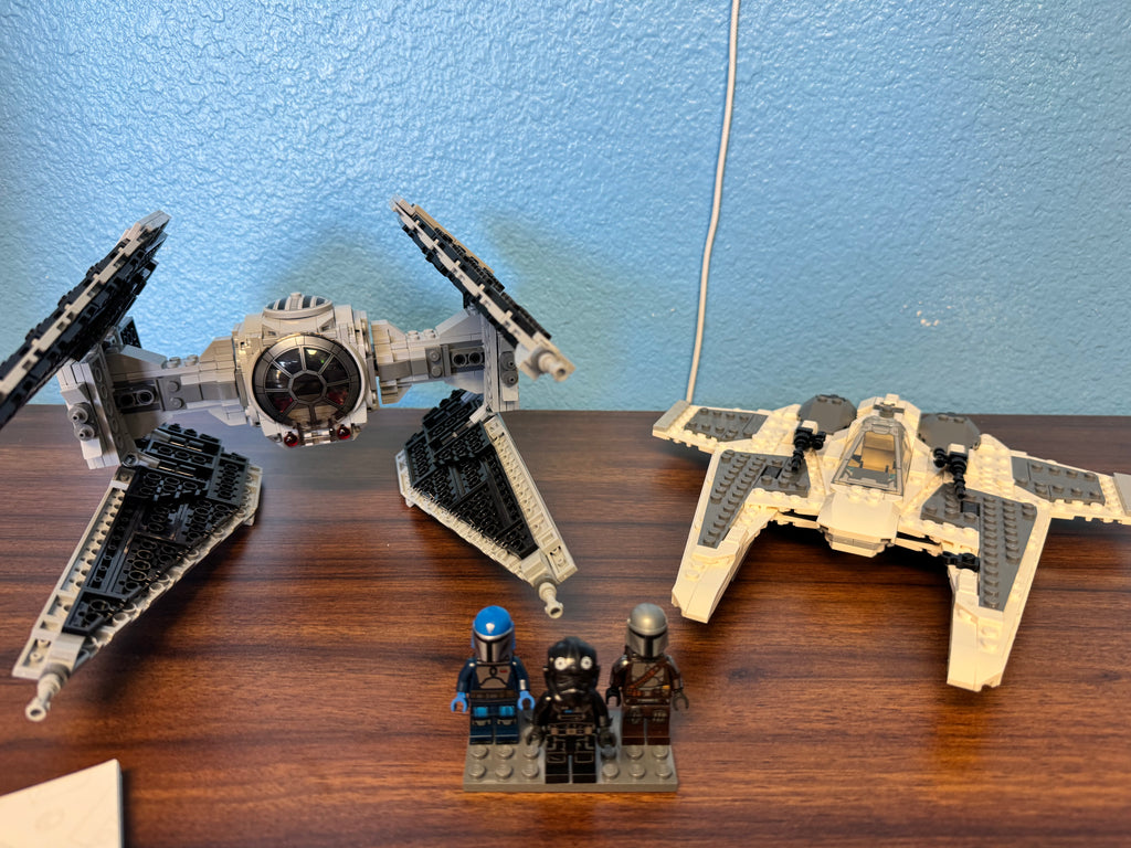 75348 Mandalorian Fang Fighter Vs. Tie Fighter *Missing 1 fig* - Used