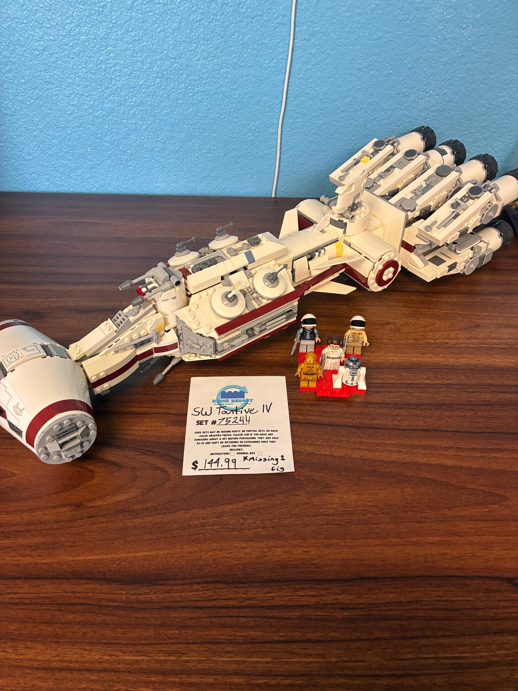 75244 - Star Wars Tantive IV *MISSING 1 FIG* - Used