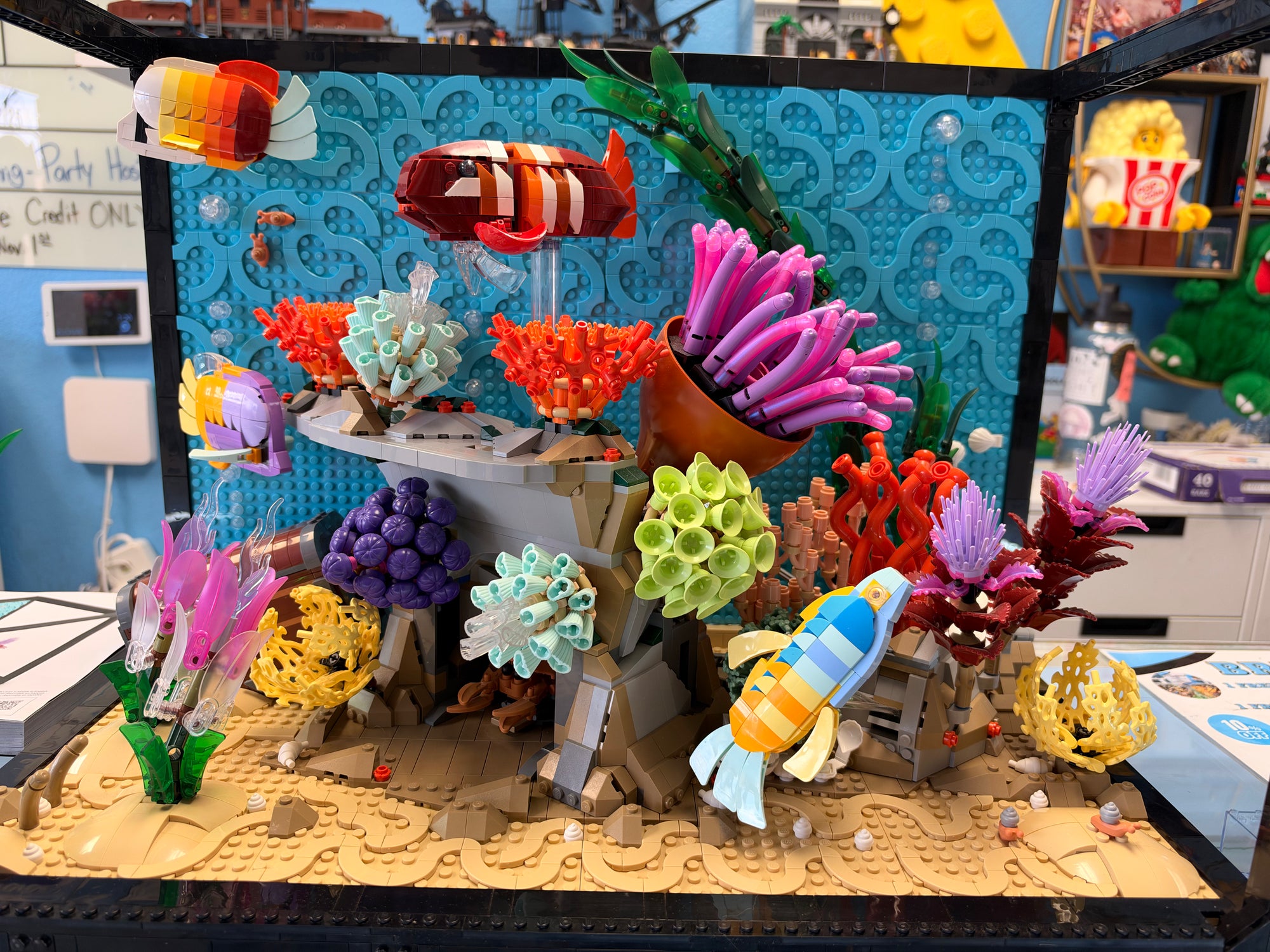 10366 Icons Tropical Aquarium - Used