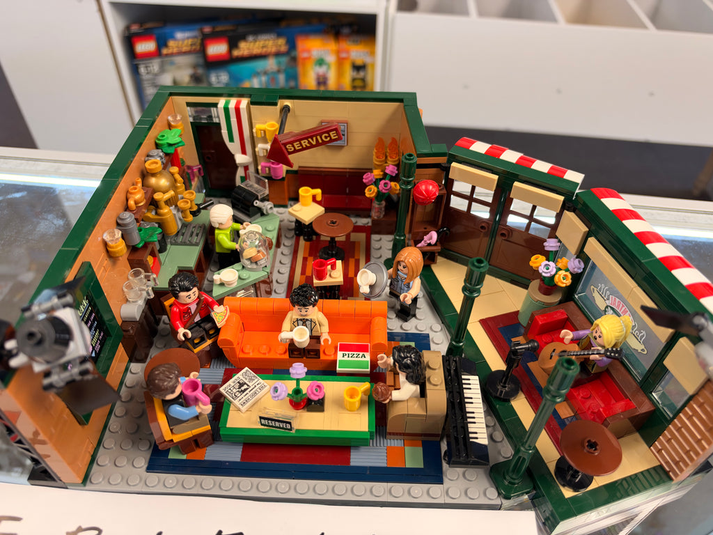 21319 Friends Central Perk - Used