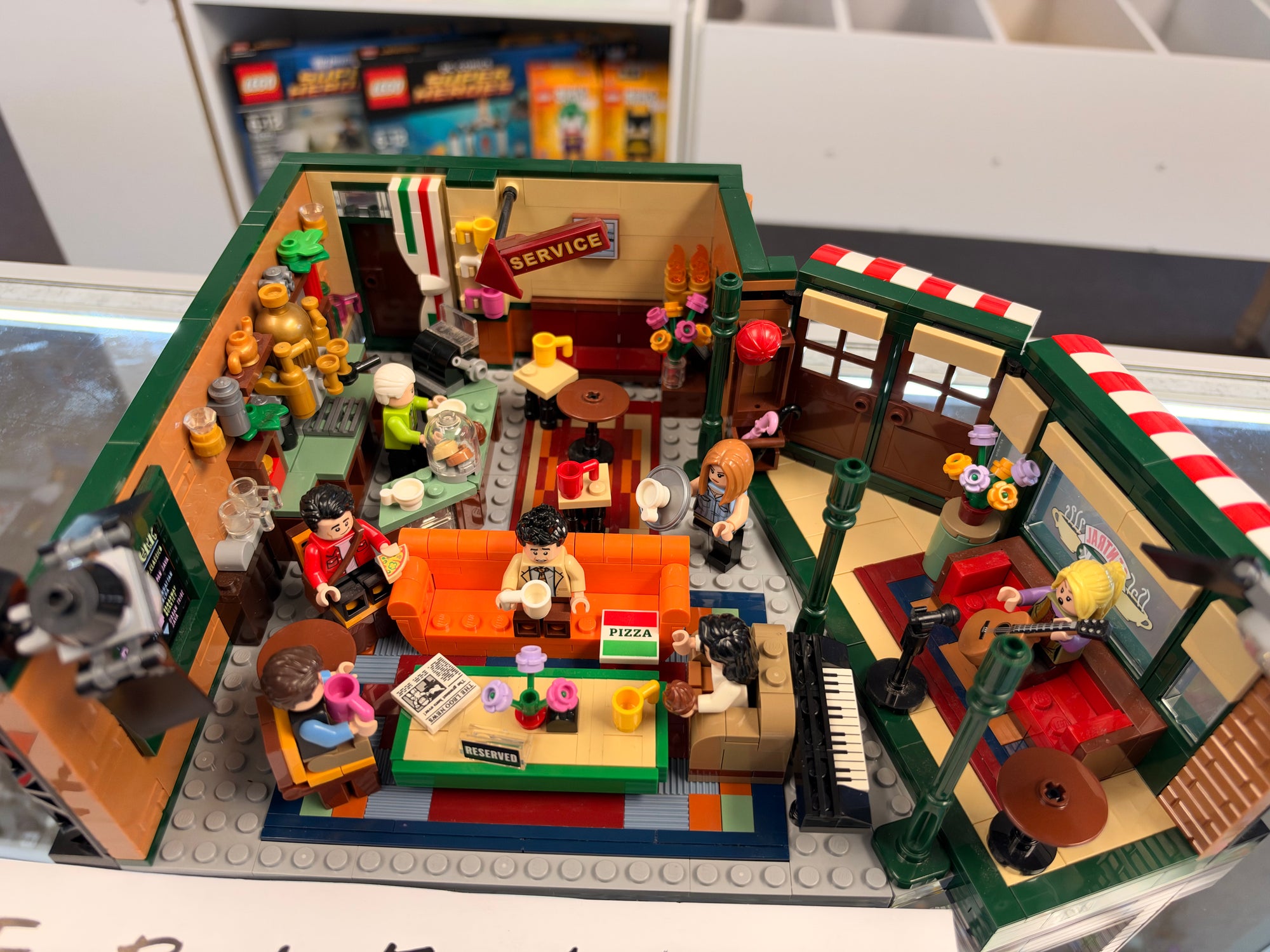 21319 Friends Central Perk - Used