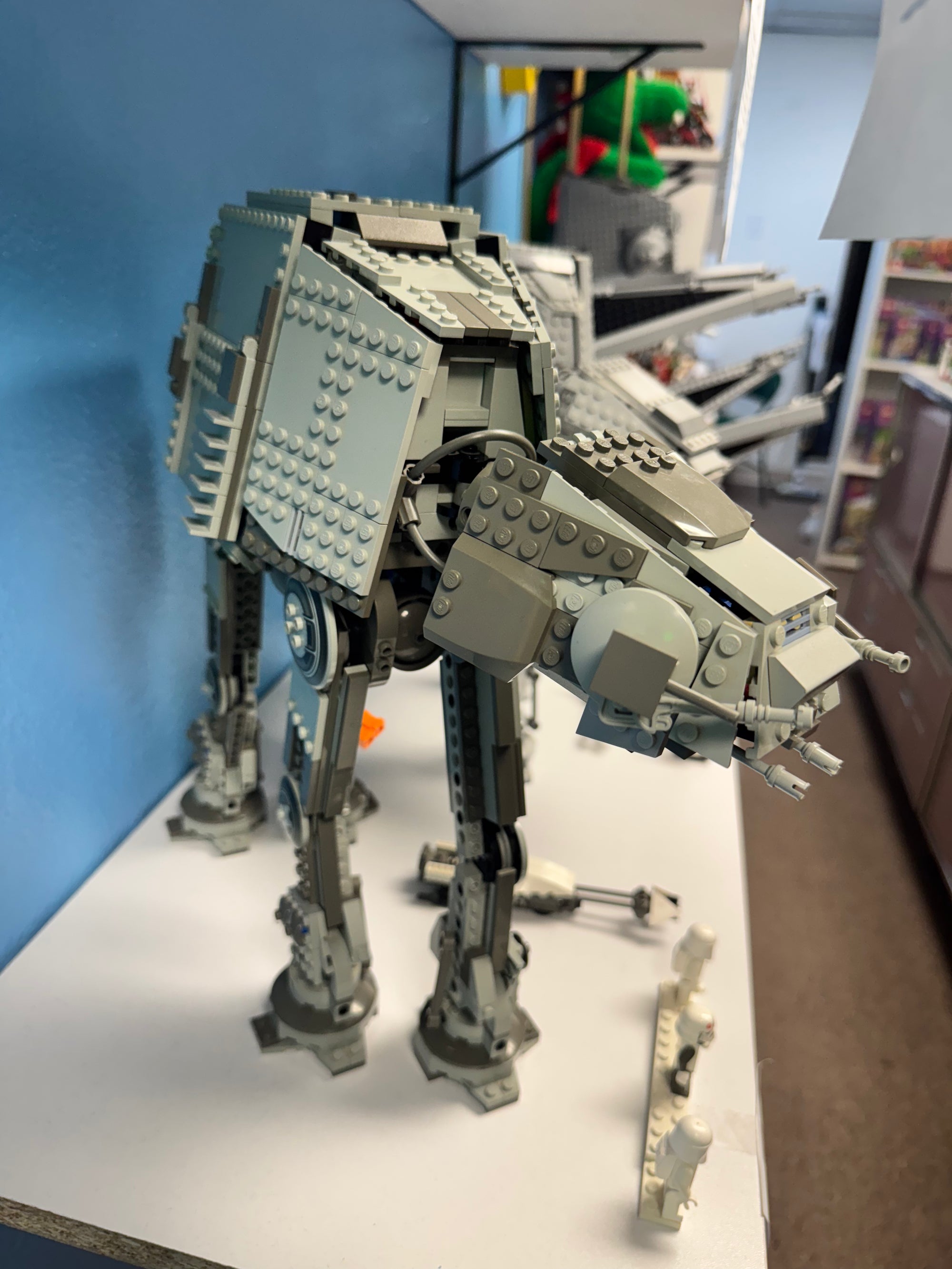 4483 AT-AT