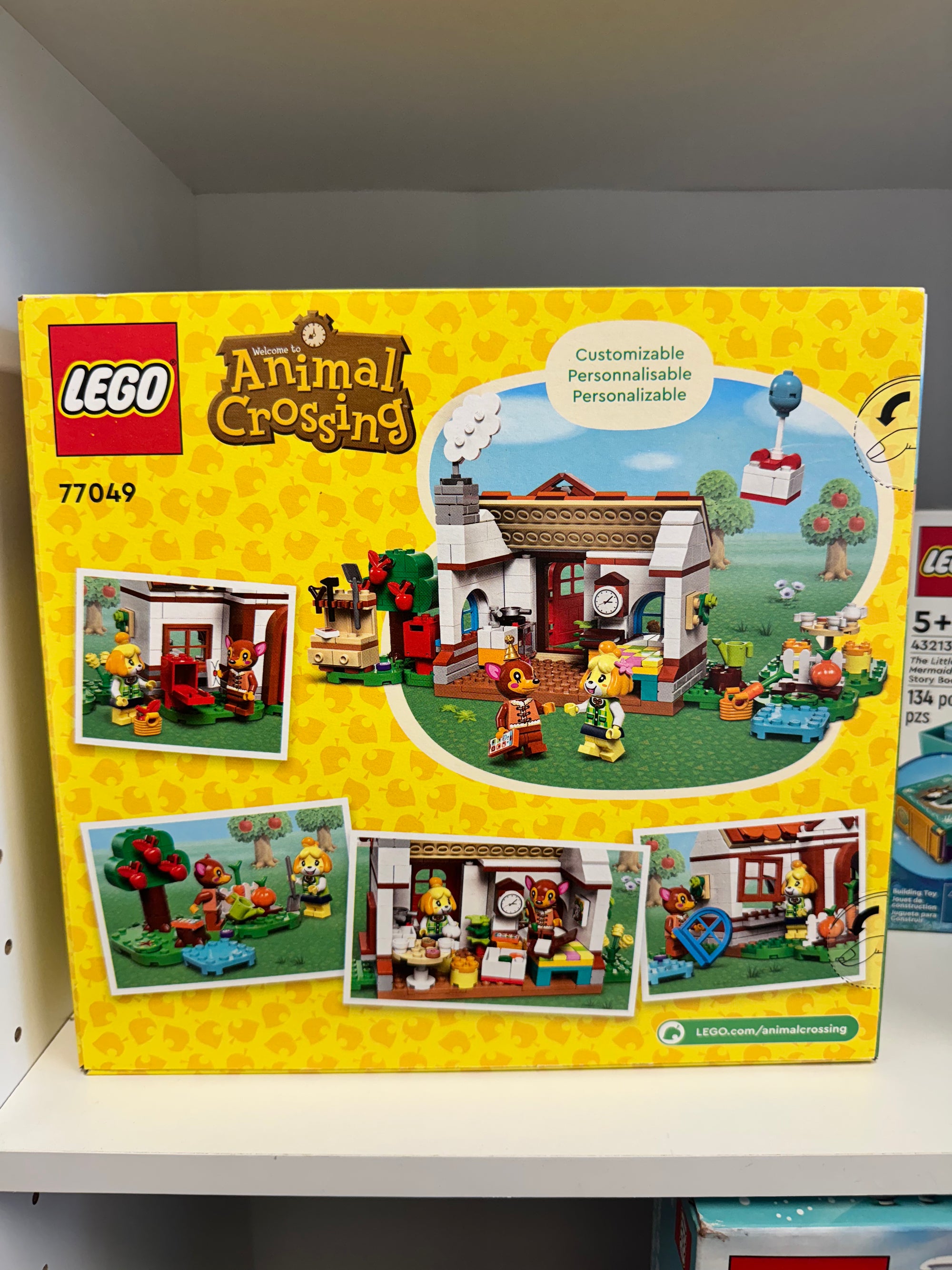 77049 Isabelle’s House Visit