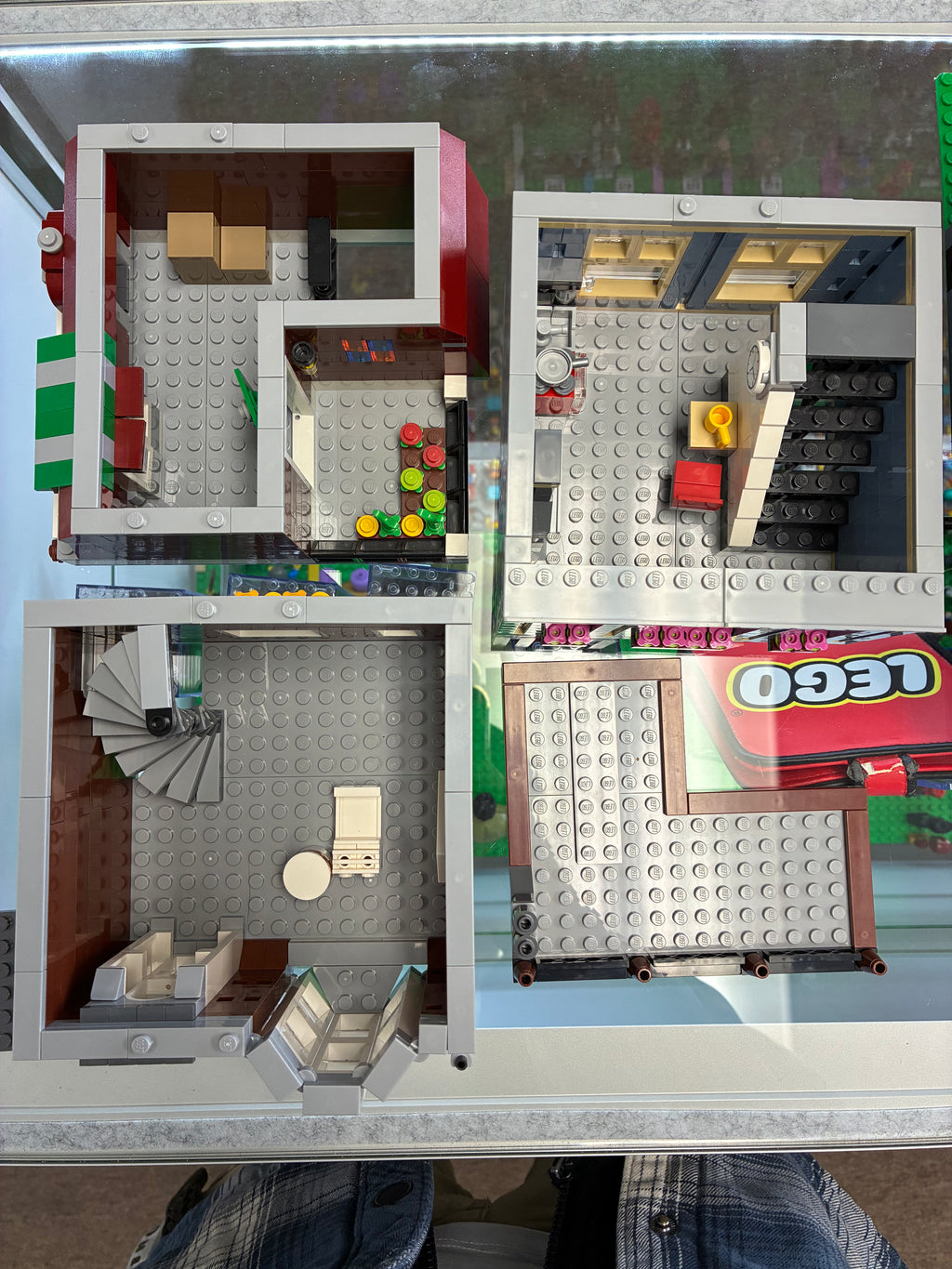 10218 Creator Expert: Pet Shop - Used