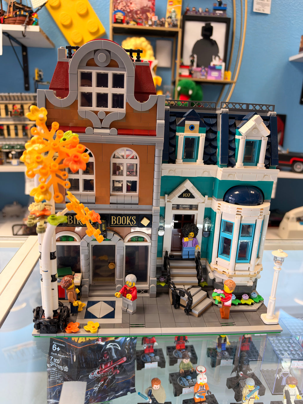 10270 Creator Modular Bookshop *Missing 1 fig* - Used
