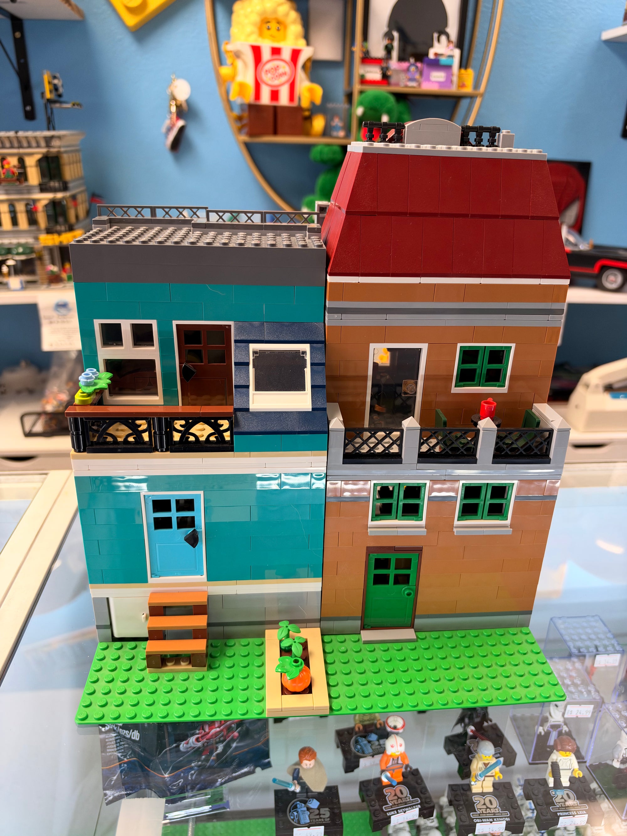 10270 Creator Modular Bookshop *Missing 1 fig* - Used