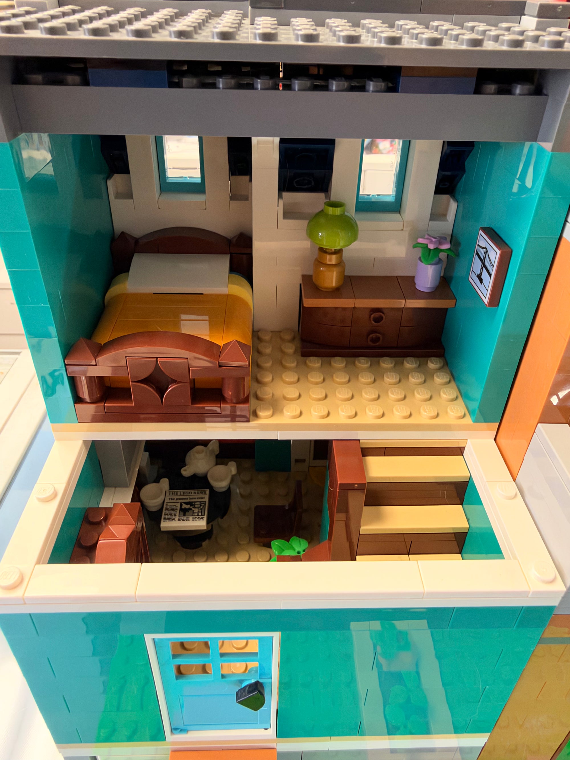 10270 Creator Modular Bookshop *Missing 1 fig* - Used