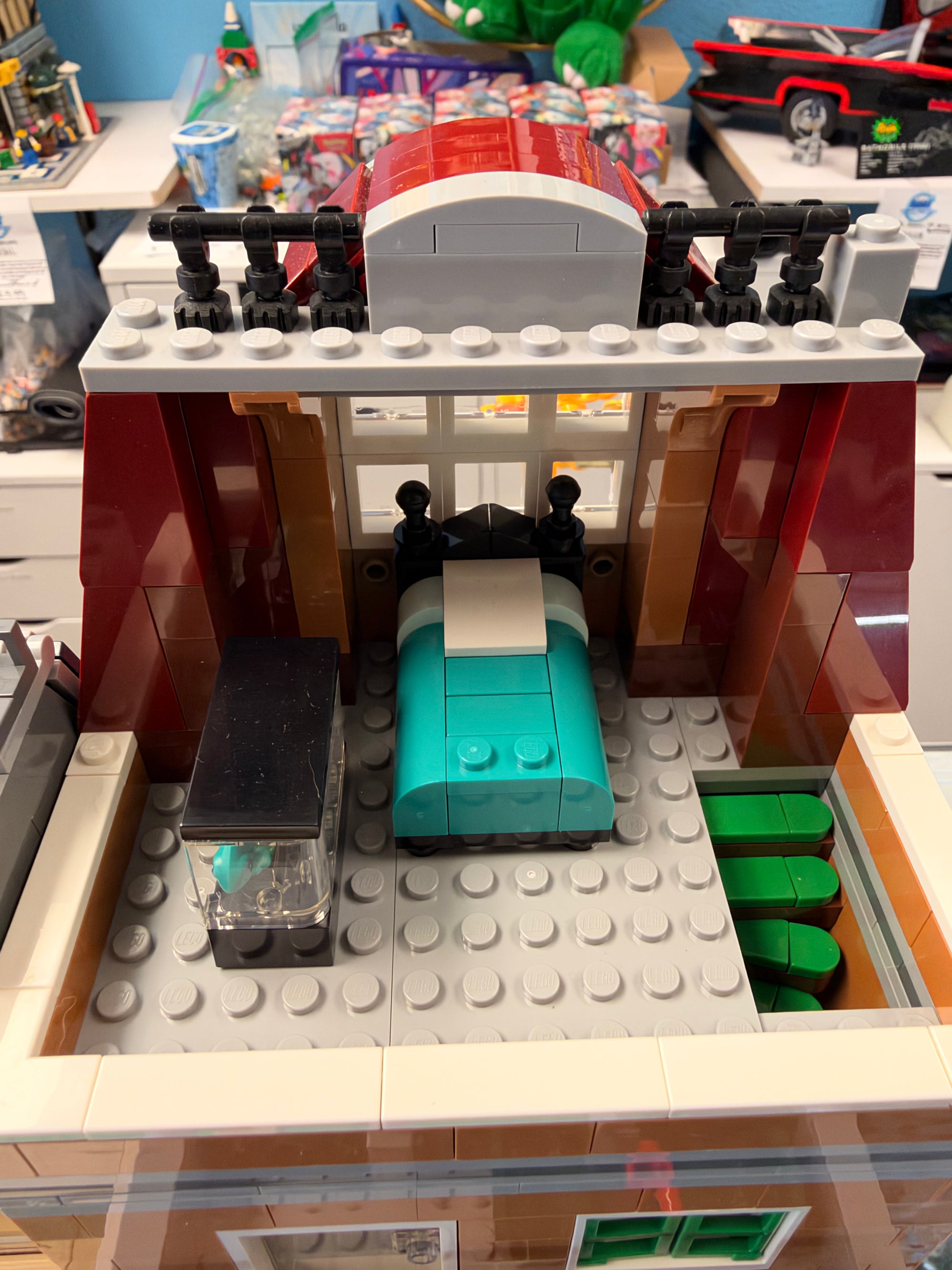 10270 Creator Modular Bookshop *Missing 1 fig* - Used