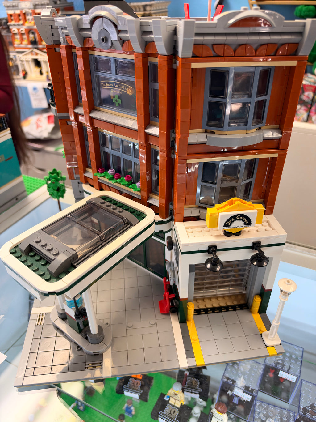 10264 Creator Modular Corner Garage *no figs no truck* - Used