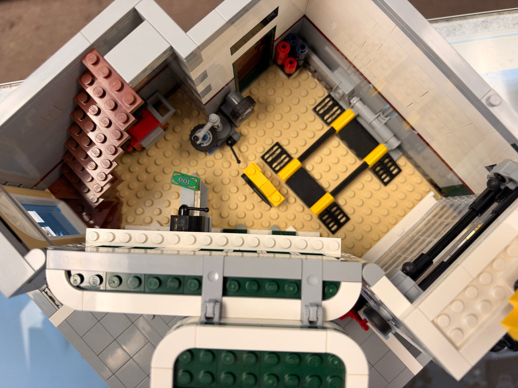 10264 Creator Modular Corner Garage *no figs no truck* - Used
