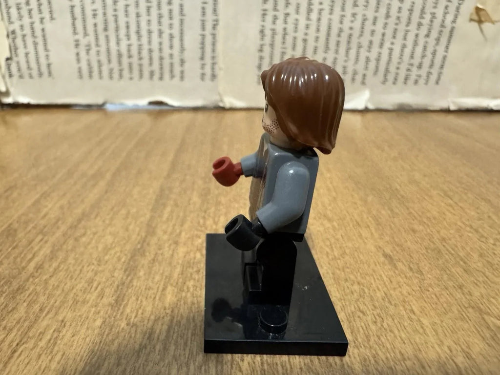 LEGO JURASSIC PARK / WORLD RAINN DELACOURT MINIFIGURE jw077 76945 w/DART GUN